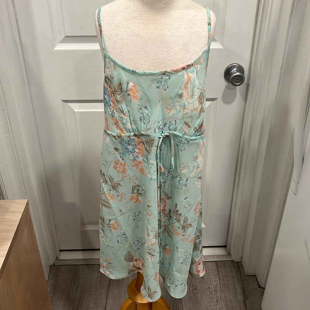 Victoria’s Secret nightgown size small seafoam, green background floral print